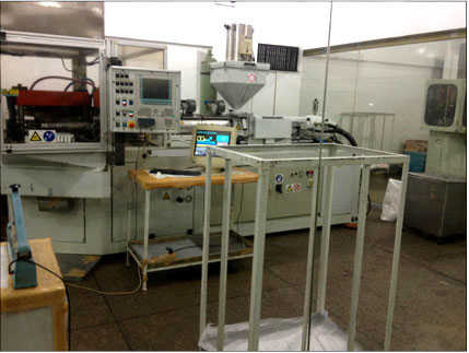 Uniloy Milacron Injection Blow Molding Machine-1
