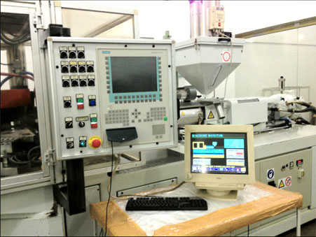 Uniloy Milacron Injection Blow Molding Machine-3