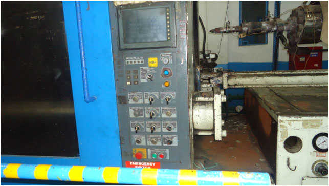 UBE 850 ton Injection Molding Machine-9