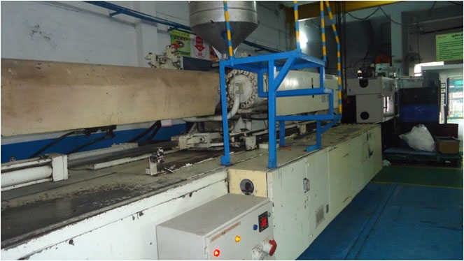 UBE 850 ton Injection Molding Machine-10