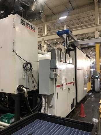 Cincinnati 2000 Ton Injection Molding Machine-2