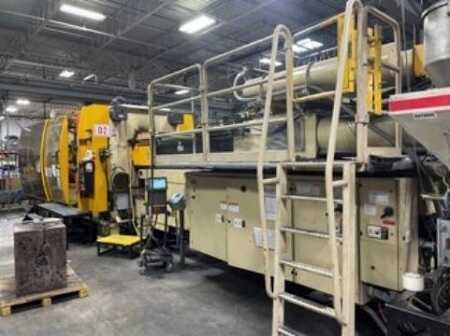 Husky 825 Ton Injection Molding Machine