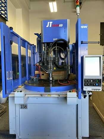 JSW 110吨立式注塑机