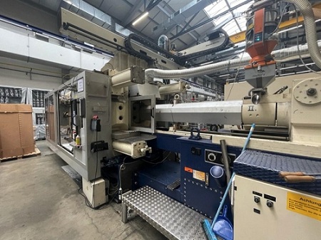 Krauss Maffei 800 Ton Injection Moulding Machine